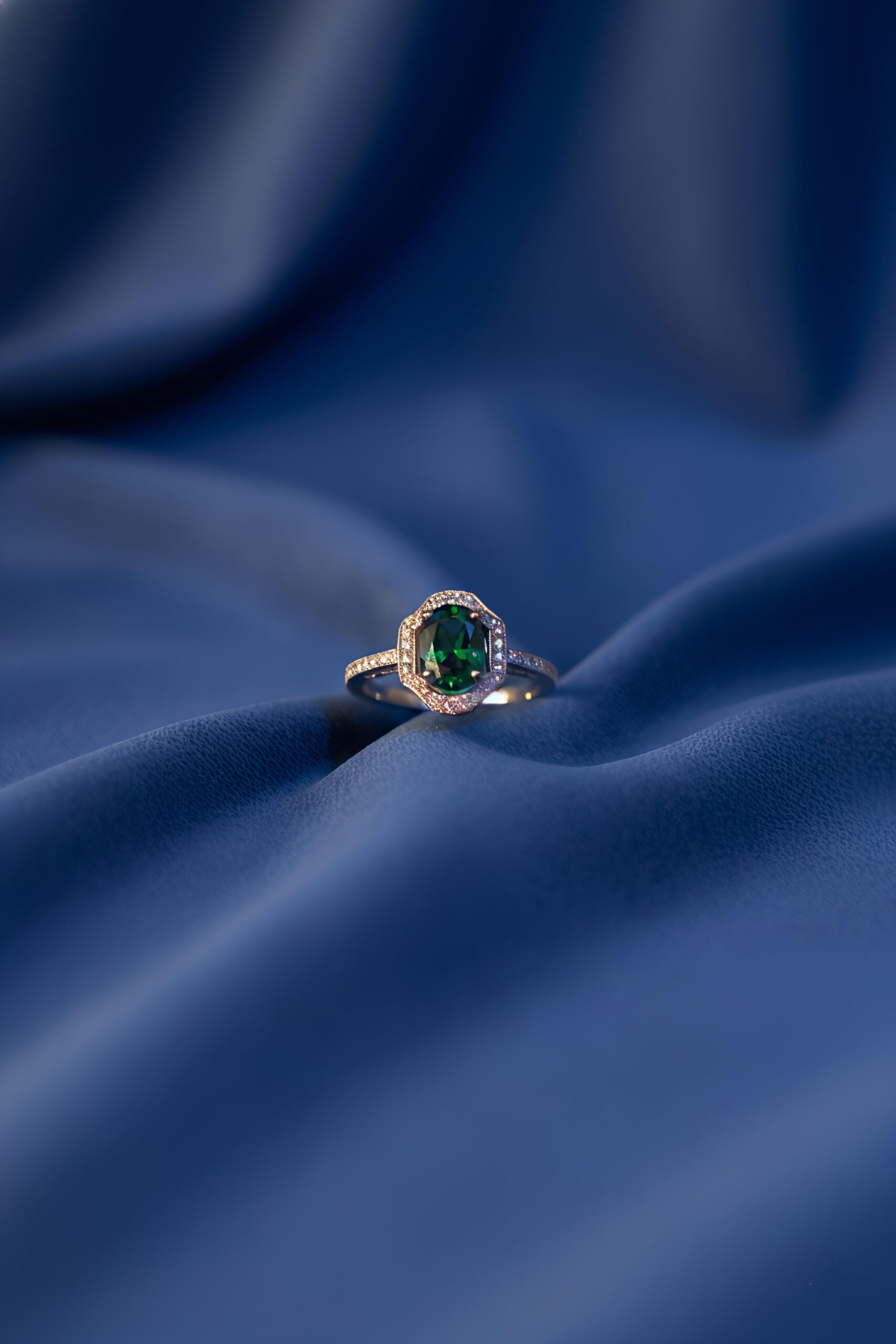 Heavy weight green ring - Image 2